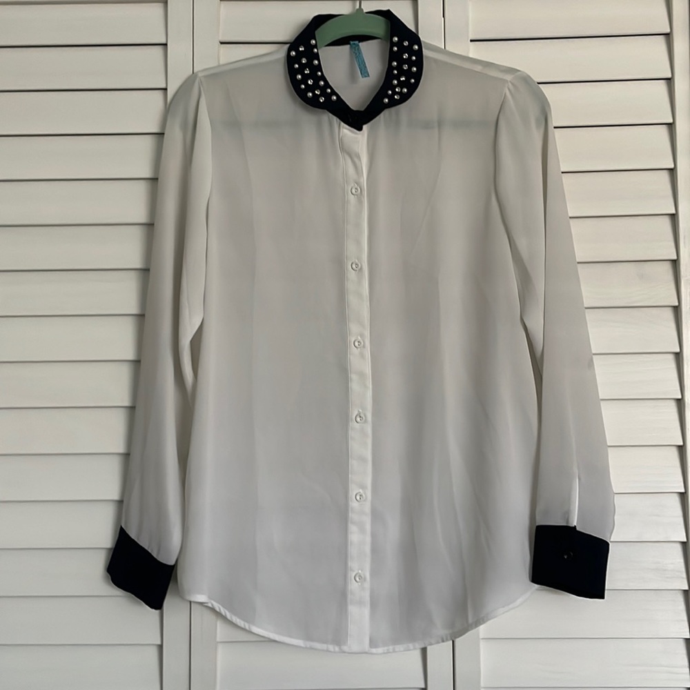 Blue/White chiffon button down with pearl collar